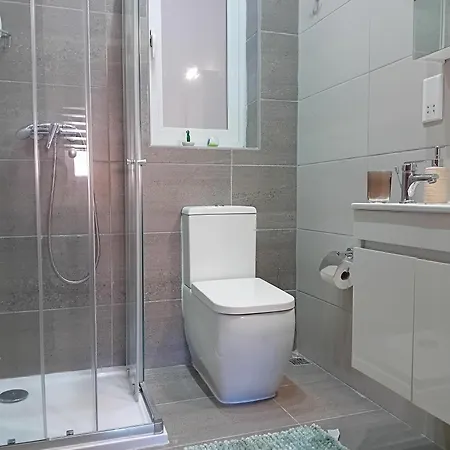 Luxury Two Bedroom Apartament *