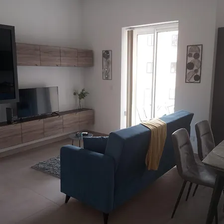 Luxury - Two Bedrooms Quiet Area