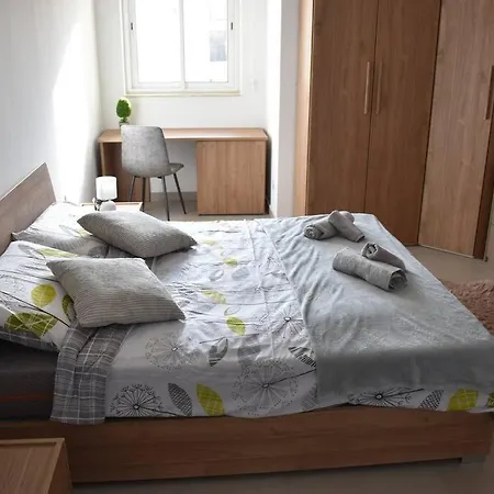 Luxury - Two Bedrooms Quiet Area *