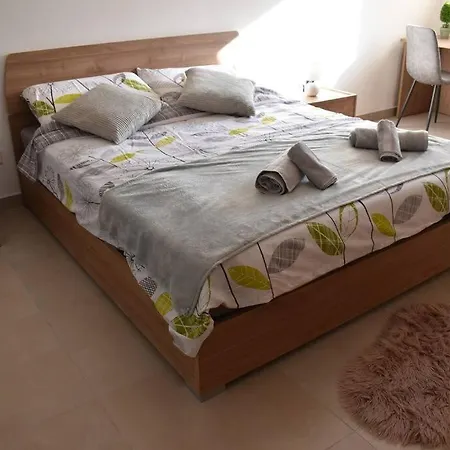 Luxury - Two Bedrooms Quiet Area דירה *