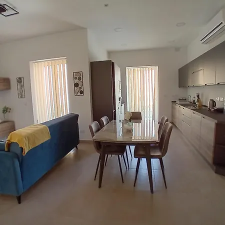 Luxury - Two Bedrooms Quiet Area San Pawl il-Baħar