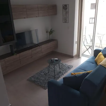 Luxury - Two Bedrooms Quiet Area *