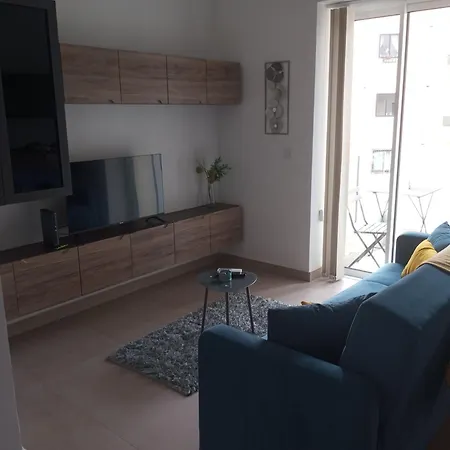 Luxury Apartment - Two Bedrooms Quiet Area