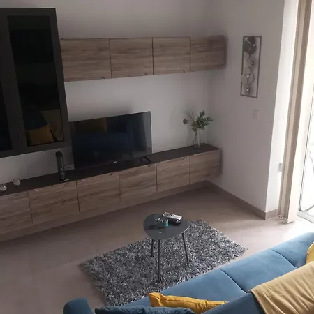 Apartment Luxury Two Bedroom *